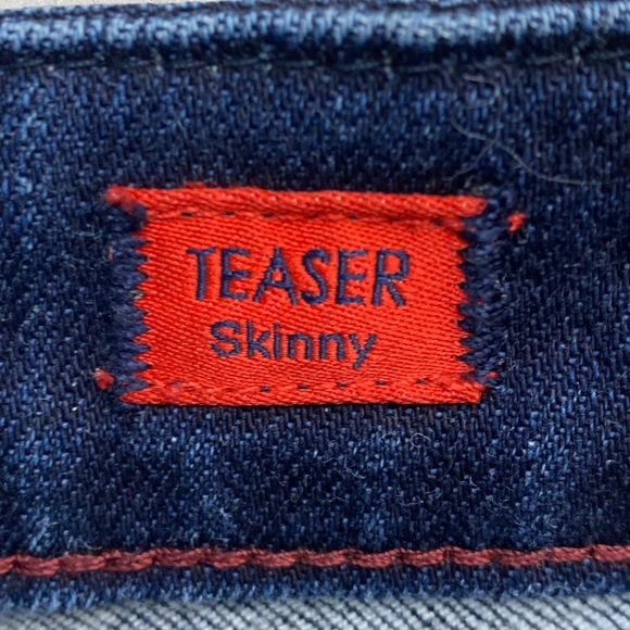 Cult of Individuality Distressed Women’s Jeans - Picture 9 of 11